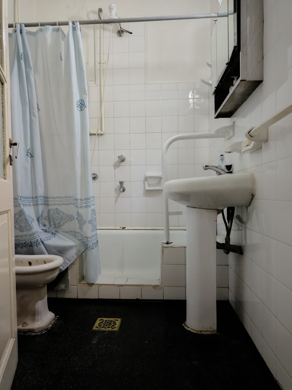 Imagen de la propiedad CASA EN VENTA - 5 HABITACIONES (APTA CREDITO)